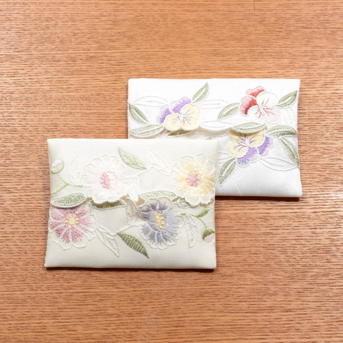花のコード刺繍 ミニティッシュケース 約9×12cm